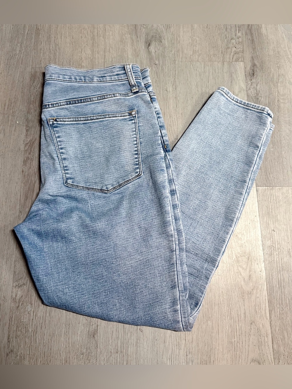 •J.CREW• 8” MID RISE SKINNY JEANS